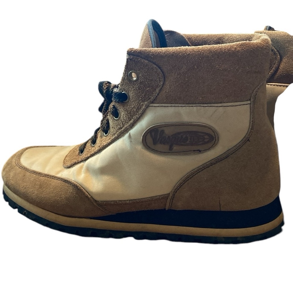 Vasque Boots Vibram Sole Tan/Cream Boots Black Lug Sole NEWISH Great condition